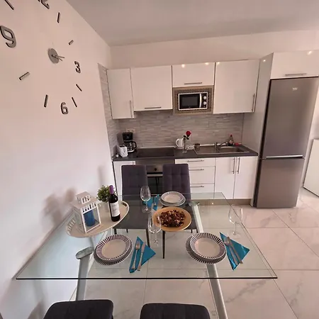 Ocean View With Breathtaking Sea View, Family Friendly, Terrace, Wifi, Sat-tv アパート *