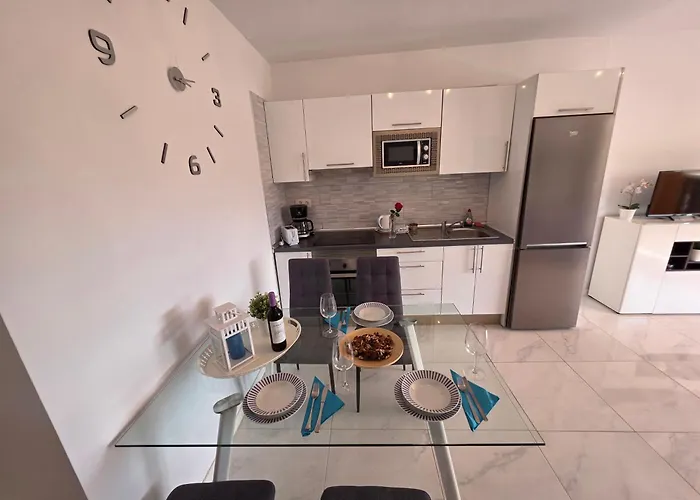 Ocean View With Breathtaking Sea View, Family Friendly, Terrace, Wifi, Sat-tv アパート *